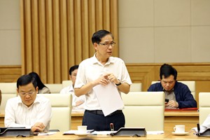 Cục trưởng Cục Y tế dự phòng Đặng Quang Tấn đã trình bày đề xuất của Bộ Y tế về phương án triển khai “hộ chiếu vaccine”. Ảnh VGP